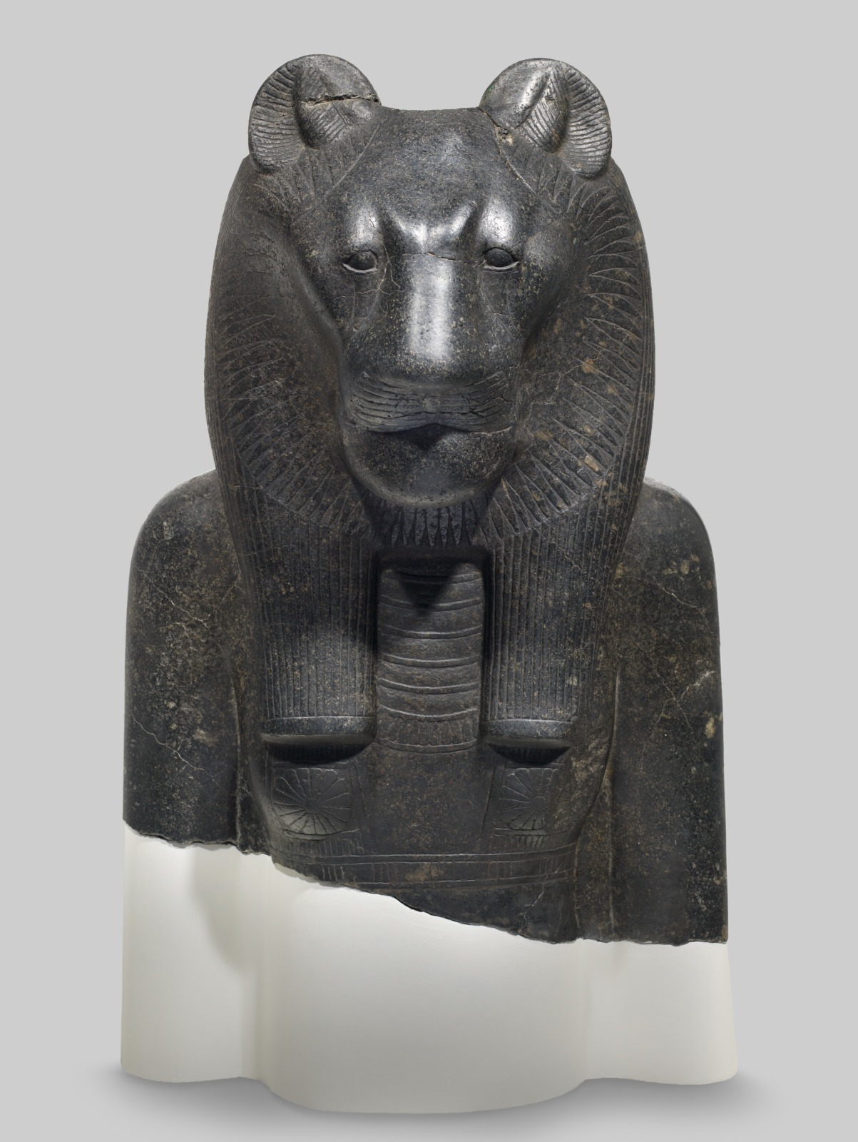 Bust Fragment from a Colossal Statue of Sekhmet, 1390 BCE-1352 BCE, Thebes/Egypt, Cincinnati Art Museum, Cincinnati, OH, USA.